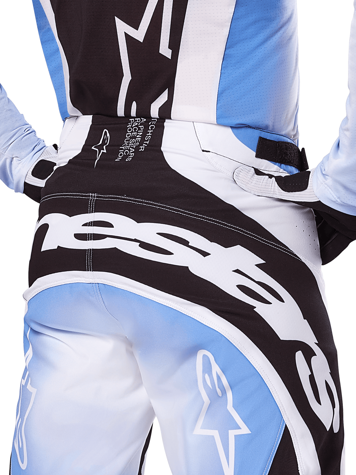 Alpinestars 2025 Techstar Melt Pants, calças de motocross, em preto, branco e azul, vista traseira em grande plano com logótipo branco em destaque no assento, combinadas com camisola e luvas Techstar Melt a condizer, equipamento de corrida profissional para motocross