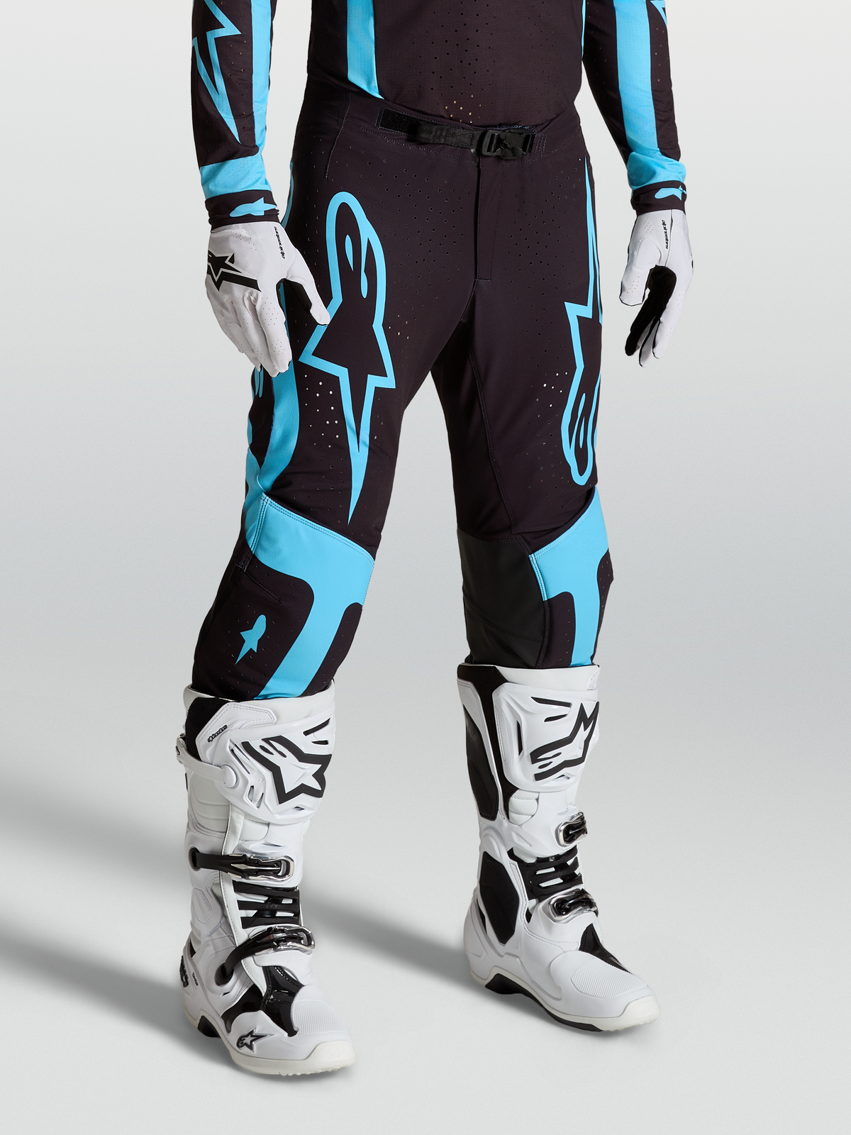 Alpinestars Calças Supertech Vesta, calças de motocross para homem, pretas e azul turquesa, tecido rip-stop elástico e painéis de couro nos joelhos