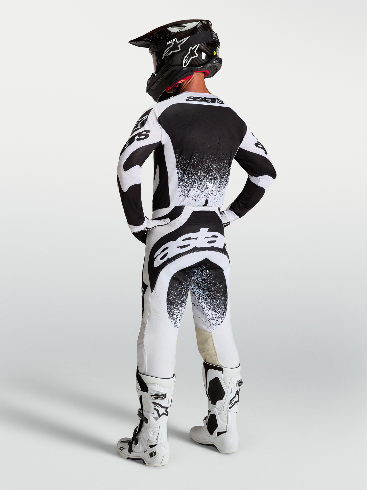 Alpinestars Techstar Swan, calças de motocross para homem, brancas e pretas, vista traseira com ajuste atlético e flexível.