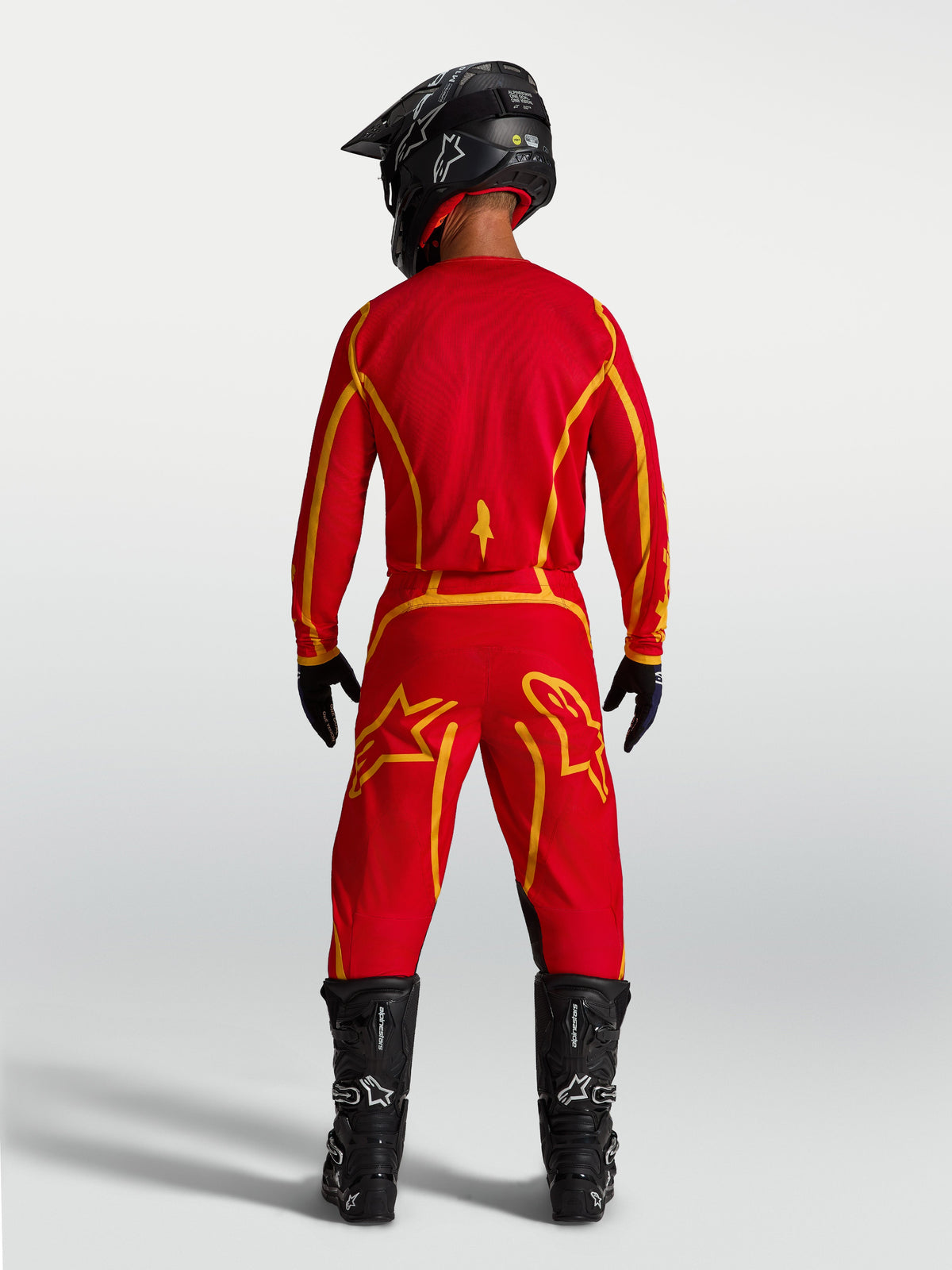 Alpinestars calças Fluid Apex V2, motocross, homem, em vermelho e dourado, com logótipo Astars e assento reforçado.