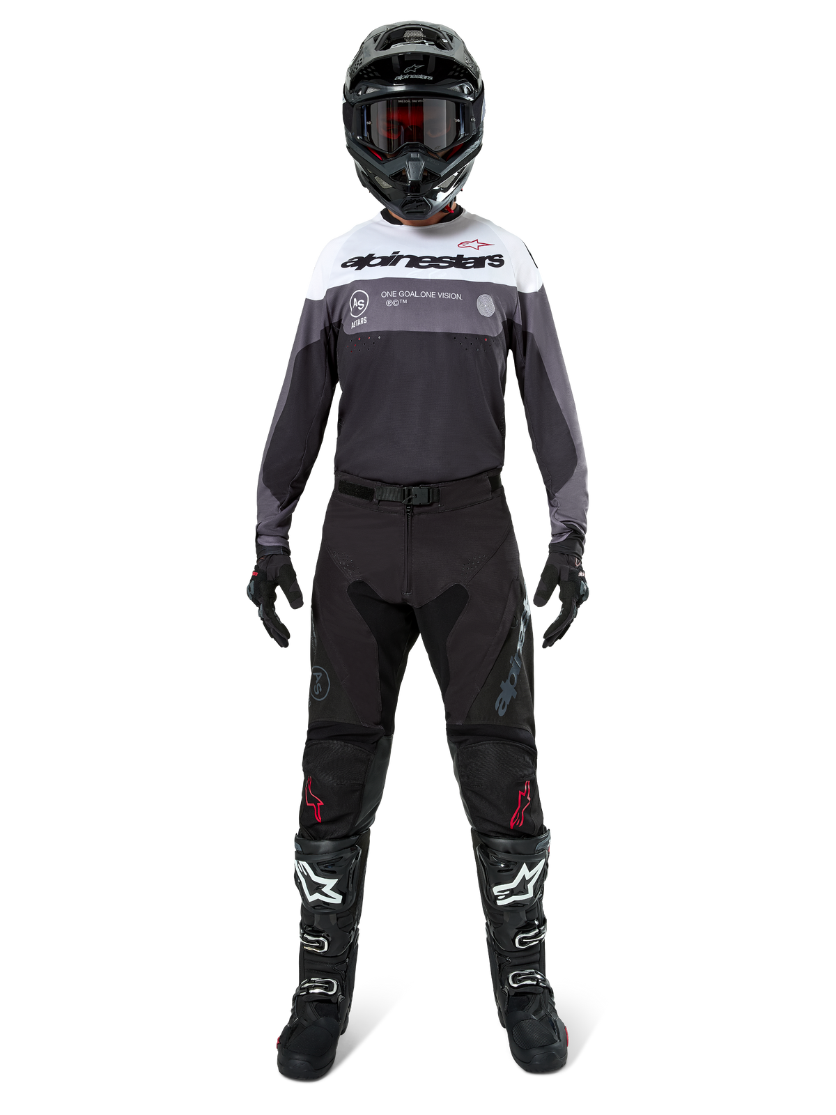 Piloto de motocross com equipamento completo, Camisola Pro-Dura em Black Magnet White com a parte superior do peito branca e detalhes cinzentos, calças pretas, capacete preto com óculos escuros, botas brancas e pretas e luvas pretas, conjunto coordenado para enduro e off-road