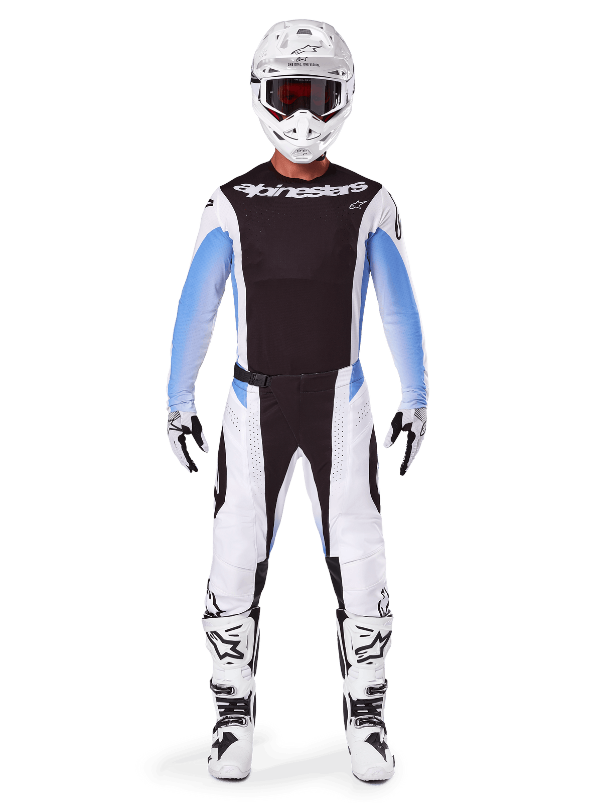 Piloto de motocross com equipamento completo Alpinestars 2025 Techstar Melt, camisola preta com mangas em degradê azul-claro, calças brancas com detalhes em preto e azul, capacete branco com óculos pretos, botas e luvas brancas e pretas, conjunto de equipamento de MX coordenado para corridas de todo-o-terreno