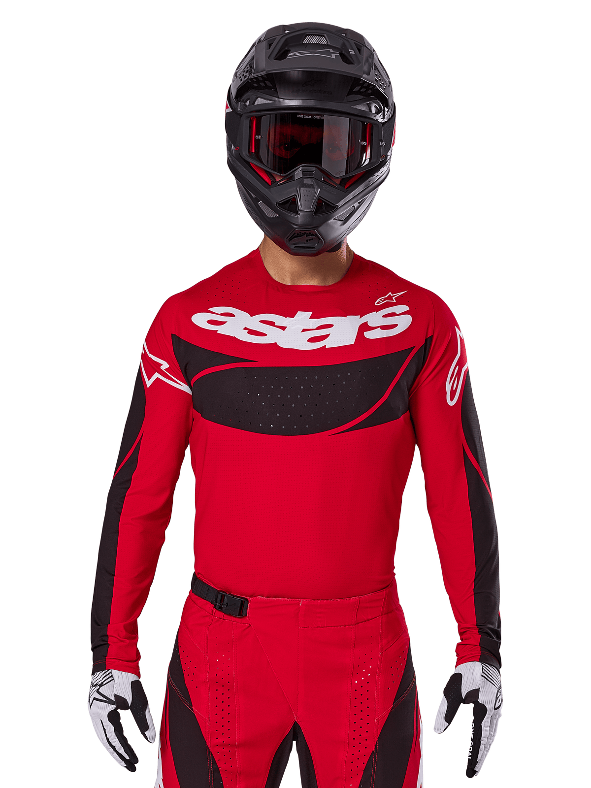 Alpinestars 2025 Techstar Dreem Jersey, equipamento de motocross, vermelho vivo e preto, com o logótipo 'astars' branco e painel de ventilação preto no peito, usado com calças a condizer, capacete preto e luvas brancas e pretas, concebido para competição profissional de todo-o-terreno