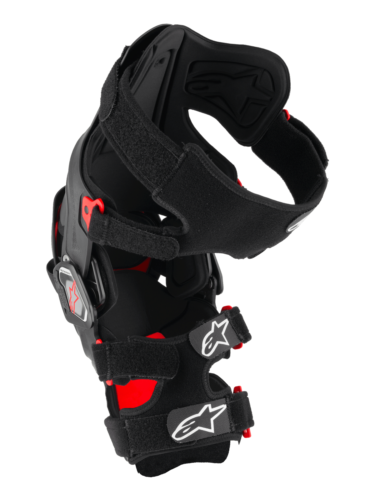 Joelheira Alpinestars RK-7 Plasma, protetor de joelho para motocross, preto e vermelho, vista lateral com estrutura assimétrica reforçada com fibra, sistema de dobradiça de quatro pontos e tiras em X acolchoadas com logótipos Astar brancos