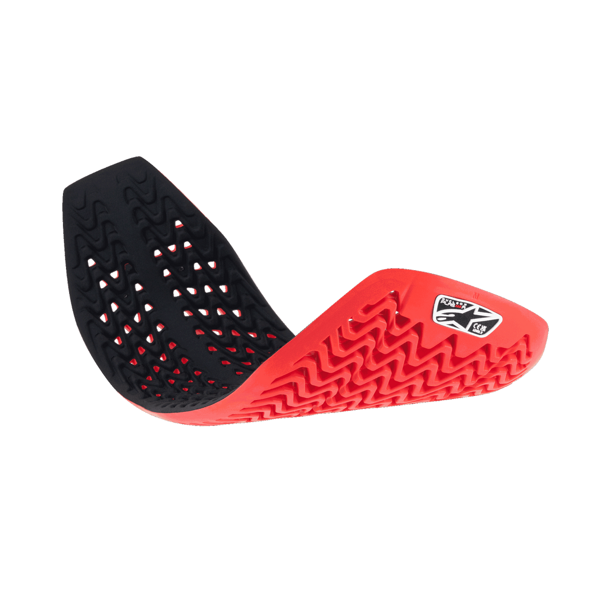 Inserção de Protetor de Costas Integral Alpinestars Nucleon Plasma, vermelho e preto, protetor de costas flexível para motociclismo mostrado curvado para demonstrar a flexibilidade, apresentando uma estrutura alveolar ventilada e padrões ondulados para absorção de impacto e respirabilidade
