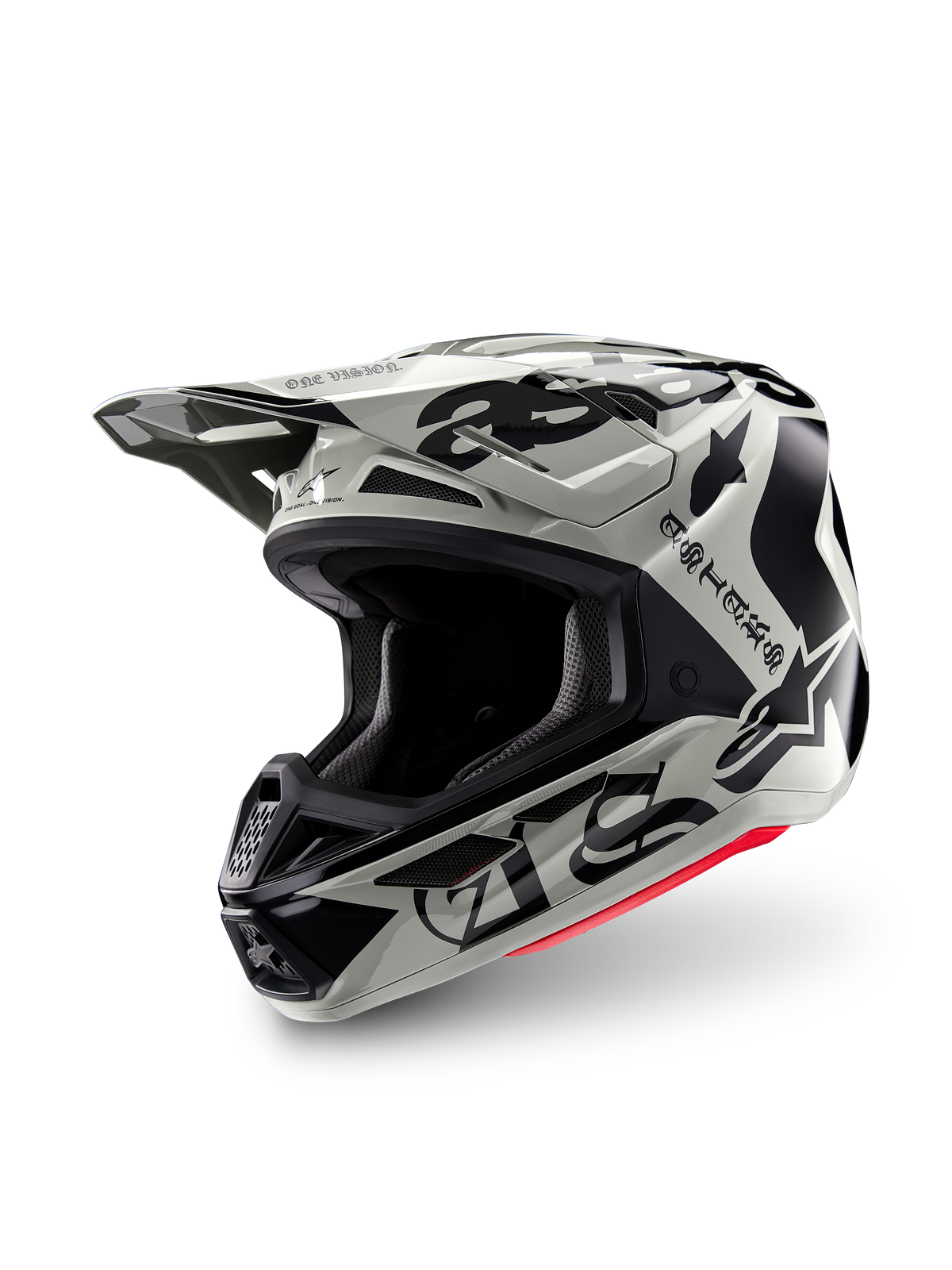 Alpinestars Limited Edition S-M7 Wolf Dust Helmet, capacete de motocross, Dune Black Glossy, calota cinzenta clara com letras "ASTARS" em estilo gótico pretas e logótipo de estrela, detalhe na borda inferior em vermelho, com viseira de alta performance e múltiplas aberturas de ventilação, vista frontal de três quartos