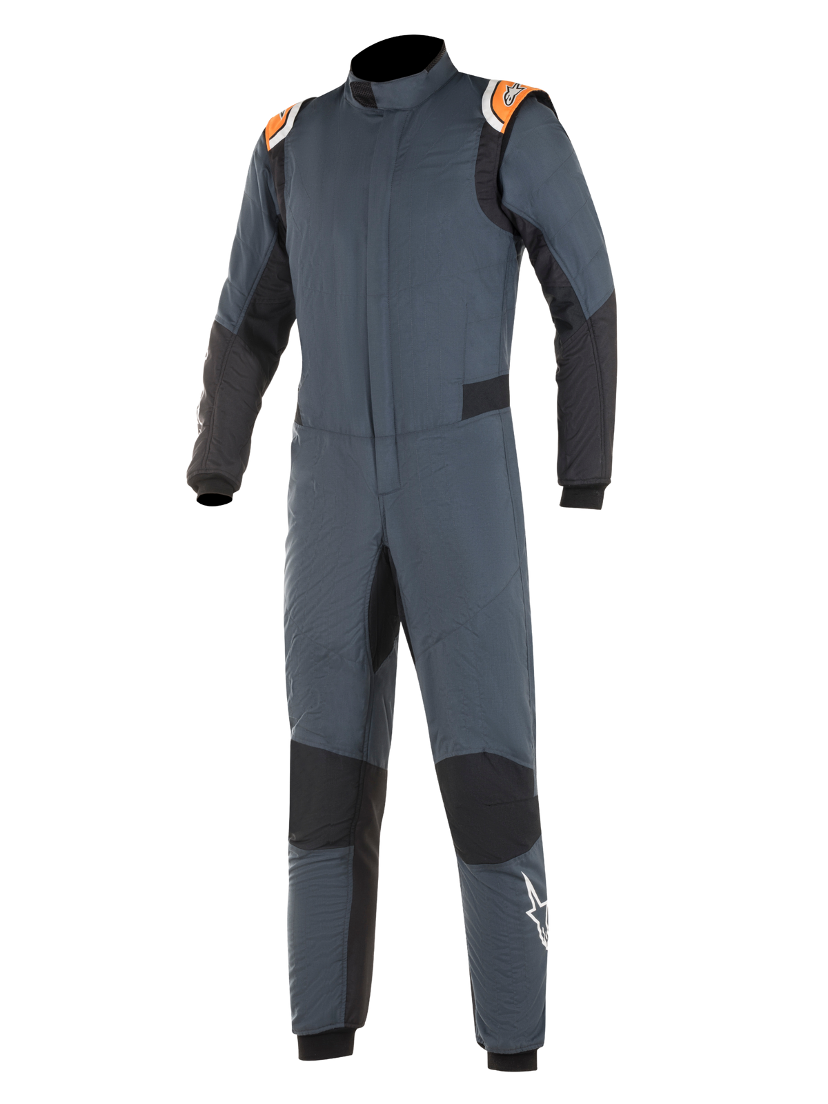 Alpinestars Hypertech Suit, fato de automobilismo, cinzento asfalto e preto com detalhes em laranja fluo, com painéis elásticos pretos, dragonas laranja nos ombros com marca e logótipo de estrela branca na perna, construção profissional de duas camadas resistente ao fogo para performance em desportos motorizados