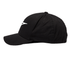 Alpinestars Ageless Curve Hat, boné de basebol de pala curva, preto com logótipo bordado em 3D branco, vista lateral de perfil, tecido de sarja, estilo sportswear casual