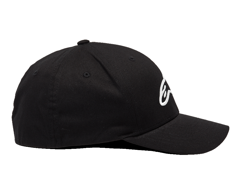 Chapéu Alpinestars Ageless Curve, preto e branco, perfil lateral mostrando a pala curva e o logótipo bordado em 3D branco, roupa desportiva casual