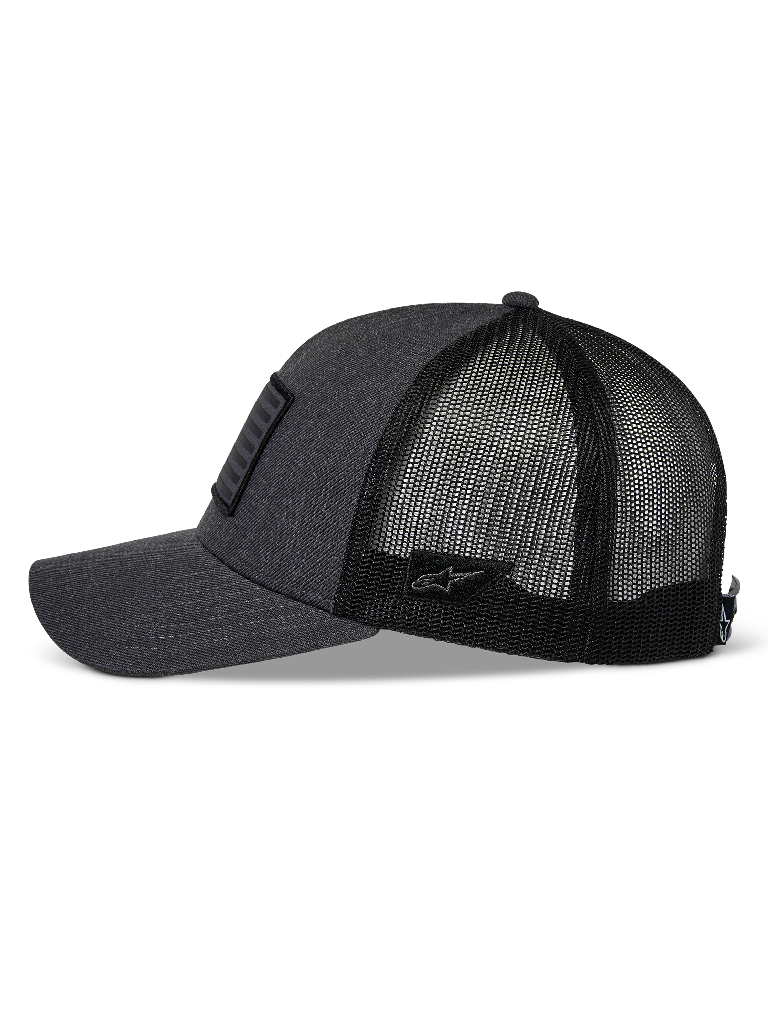 Alpinestars Flag Snapback Hat, boné cinzento antracite mesclado e preto, vista lateral de perfil, pala curva com coroa estruturada, frente em sarja e malha de poliéster preta na parte de trás, pequeno logótipo Astars na lateral, acessório casual de desportos motorizados