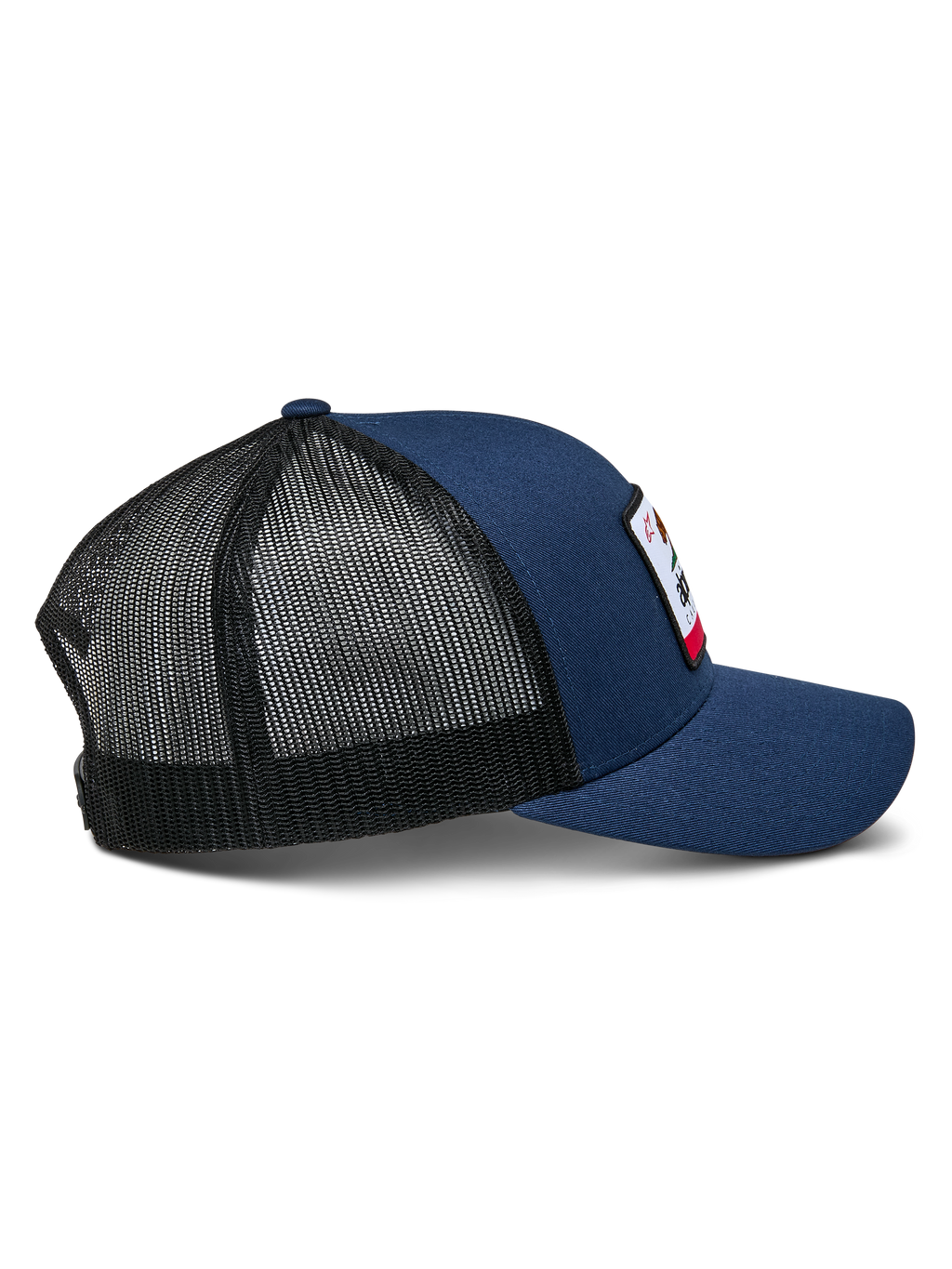 Boné Alpinestars Cali 2.0, azul-marinho com malha preta, vista de perfil lateral, boné trucker estruturado com pala curva e frente em sarja, parte traseira em malha respirável, acessório casual de desportos motorizados