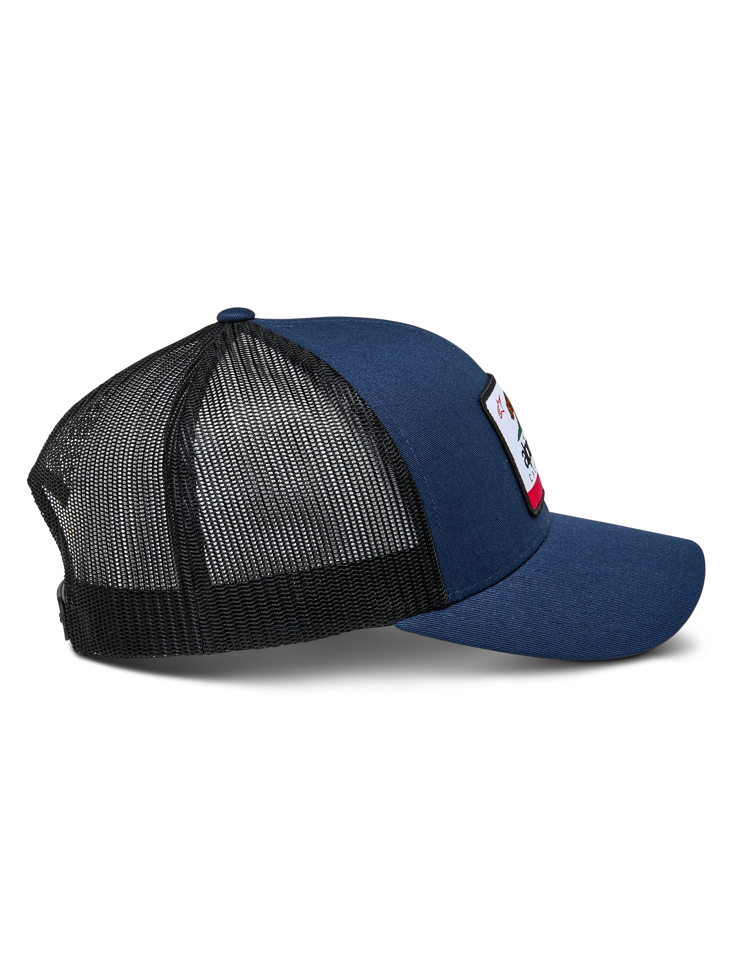 Boné Alpinestars Cali 2.0, azul-marinho com malha preta, vista de perfil lateral, boné trucker estruturado com pala curva e frente em sarja, parte traseira em malha respirável, acessório casual de desportos motorizados