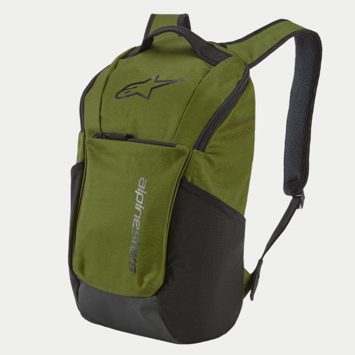 Mochila Alpinestars Defcon V2, Verde Militar, mochila compacta de uso diário com logótipo preto, apresentando painéis contrastantes, bolso frontal com fecho de correr, bolsos laterais em rede e alças de ombro em malha ventilada