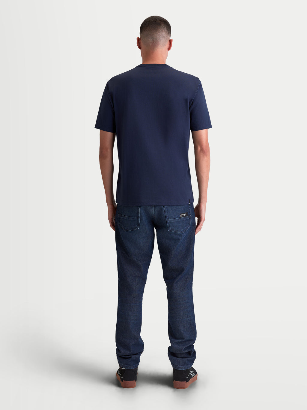 Alpinestars T-shirt Ageless 2.0 CSF, t-shirt de manga curta para homem, azul, vista traseira em modelo, corte estruturado e construção em mistura de algodão e poliéster, casual sportswear.