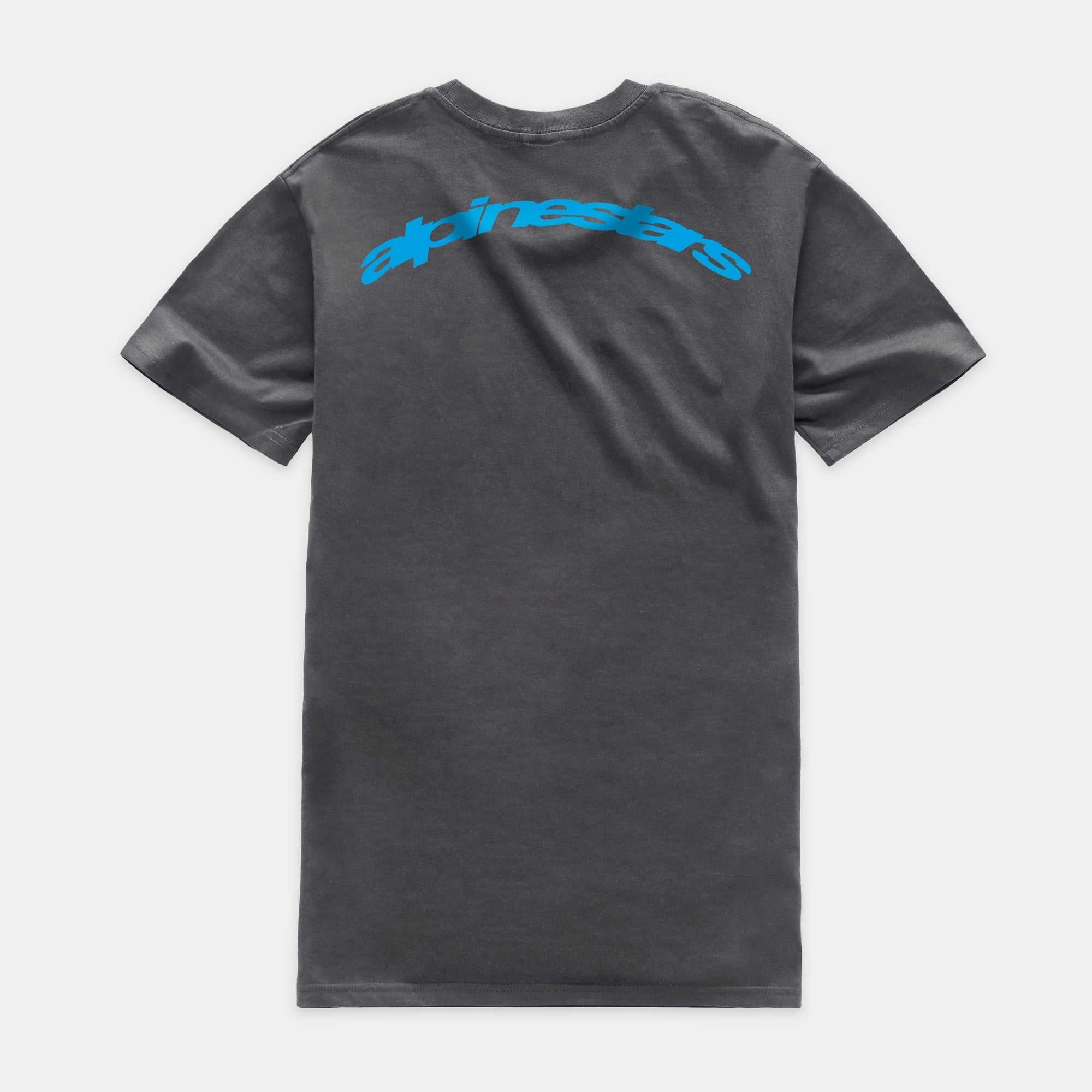 Alpinestars Horizon CSF Tee, T-shirt de manga curta, cinzento escuro, vista traseira com logótipo Alpinestars em arco azul sobre os ombros, roupa desportiva casual