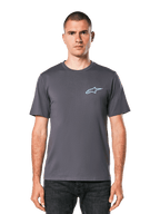 Alpinestars Horizon CSF Tee, t-shirt de manga curta em cinzento escuro, logótipo Ageless azul claro no peito, streetwear casual de motorsport