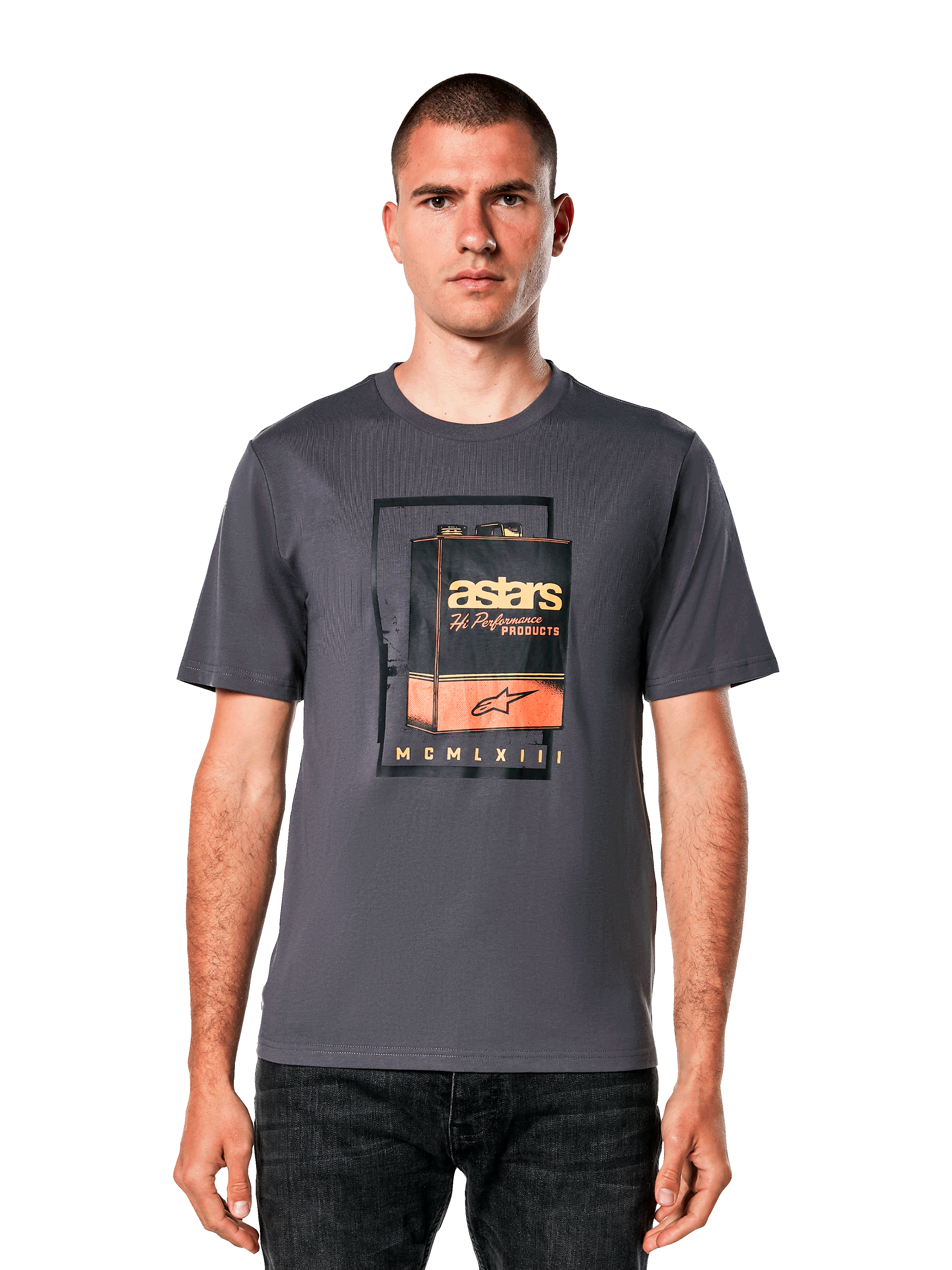 Alpinestars Galun CSF Tee, t-shirt de manga curta cinzenta escura, com um grafismo vintage de uma lata de gasolina e marca astars a laranja e branco, streetwear casual inspirado no desporto motorizado