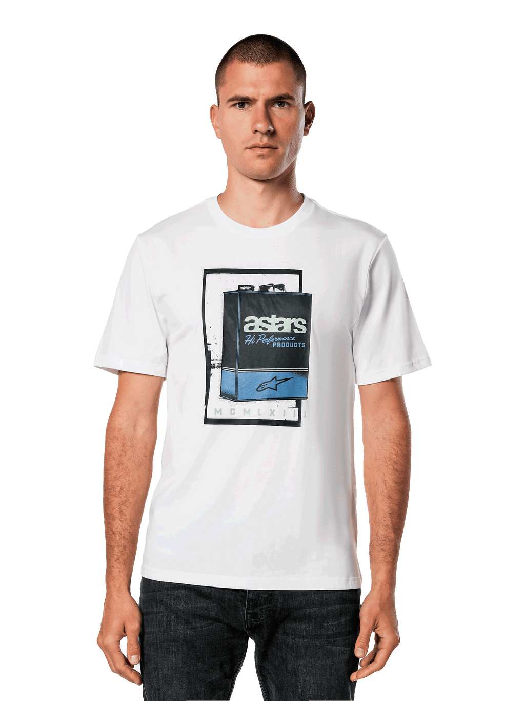 Alpinestars Galun CSF Tee, t-shirt branca de manga curta, gráfico de lata de gasolina vintage em azul e preto com logótipo Astars e numeração romana MCMLXIII, streetwear casual de motorsport