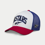 Alpinestars Dunker Trucker Hat, branco, vermelho e azul, pala curva vermelha, painel frontal branco com malha azul na parte traseira, bordado 3D Dunker na frente, logótipo lateral, acessório casual inspirado no desporto motorizado