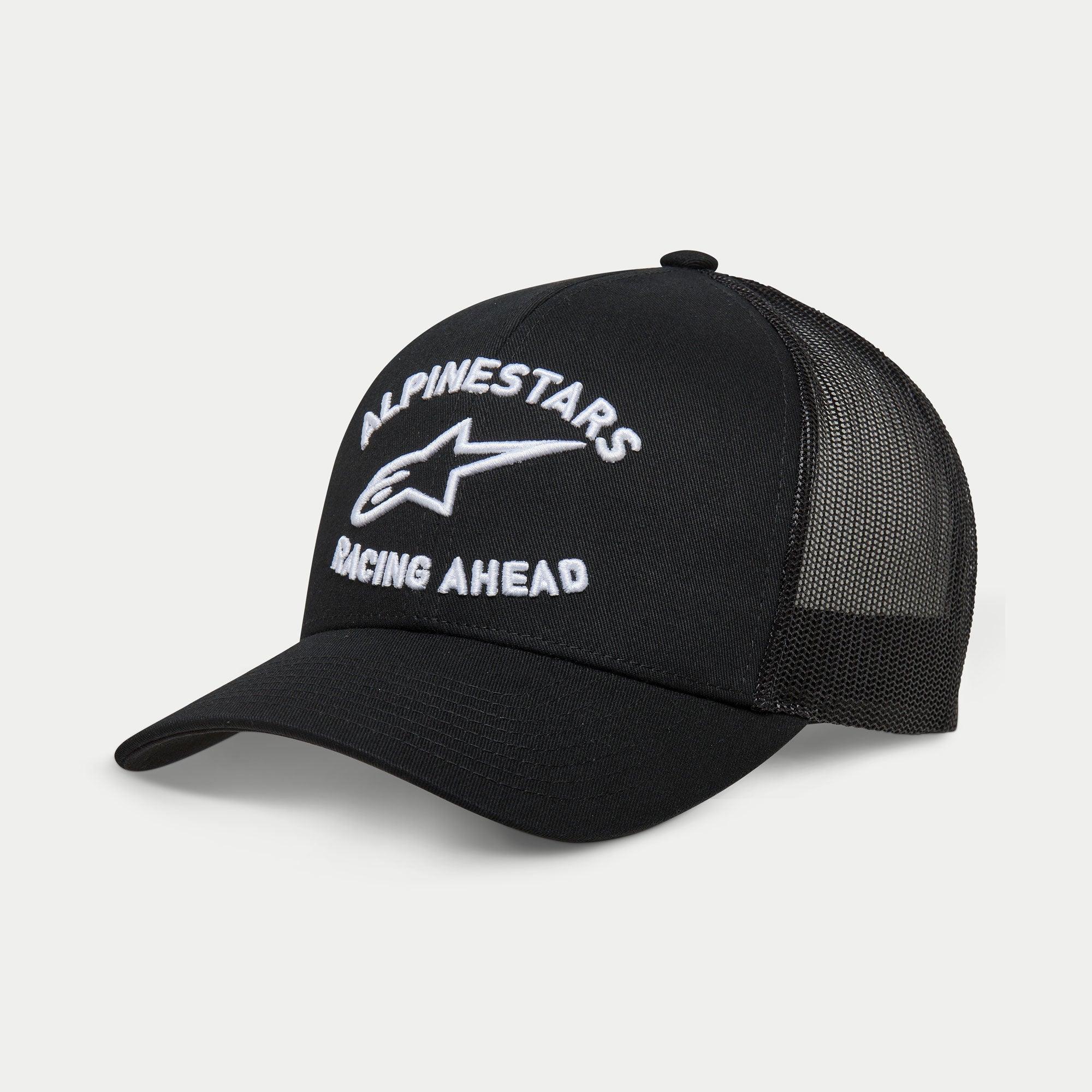 Alpinestars Triple Trucker Hat, boné trucker preto, pala curva, bordado 3D branco com o logótipo 'ALPINESTARS' e 'RACING AHEAD', frente em sarja e painéis traseiros em malha, vestuário casual de desporto motorizado
