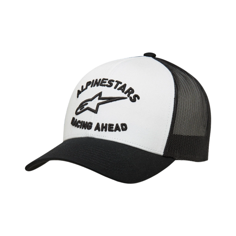 Alpinestars Triple Trucker Hat, boné trucker, painel frontal branco com pala curva preta e parte traseira em malha preta, apresenta o logótipo 'Alpinestars Racing Ahead' bordado em 3D com símbolo da estrela, acessório de cabeça casual inspirado no desporto motorizado