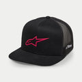 Alpinestars 3D Ageless Trucker Hat, preto e vermelho, com logótipo de estrela bordado a vermelho na parte frontal, painéis traseiros em malha preta, pala reta, bordado lateral branco, acessório casual inspirado no desporto motorizado