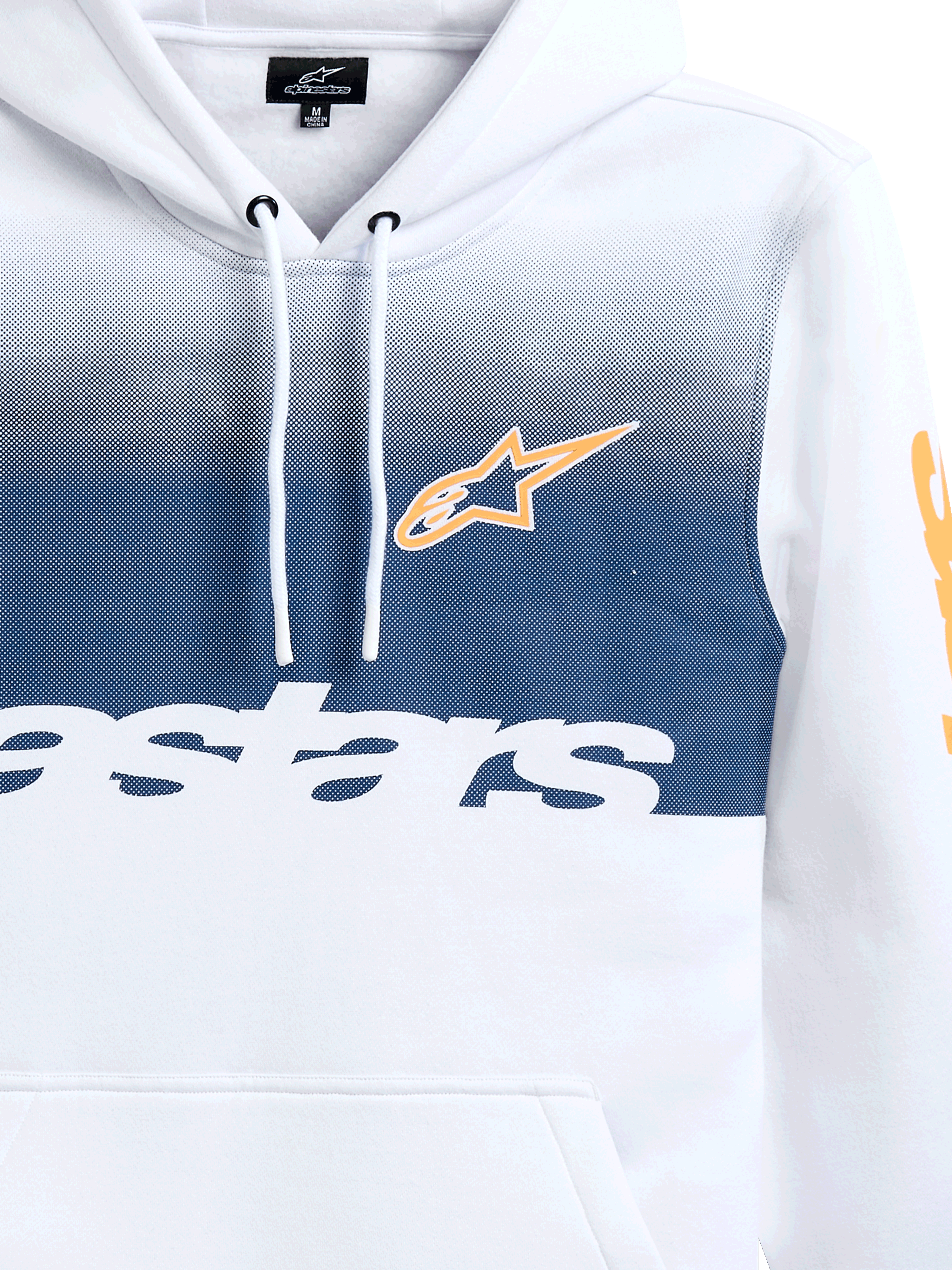 Alpinestars Specter Hoodie, branco com impressão em degradê azul-marinho, apresentando o logótipo de estrela Alpinestars em laranja e marca nominativa em branco, hoodie casual de lã de estilo streetwear inspirado no desporto motorizado com capuz de cordão