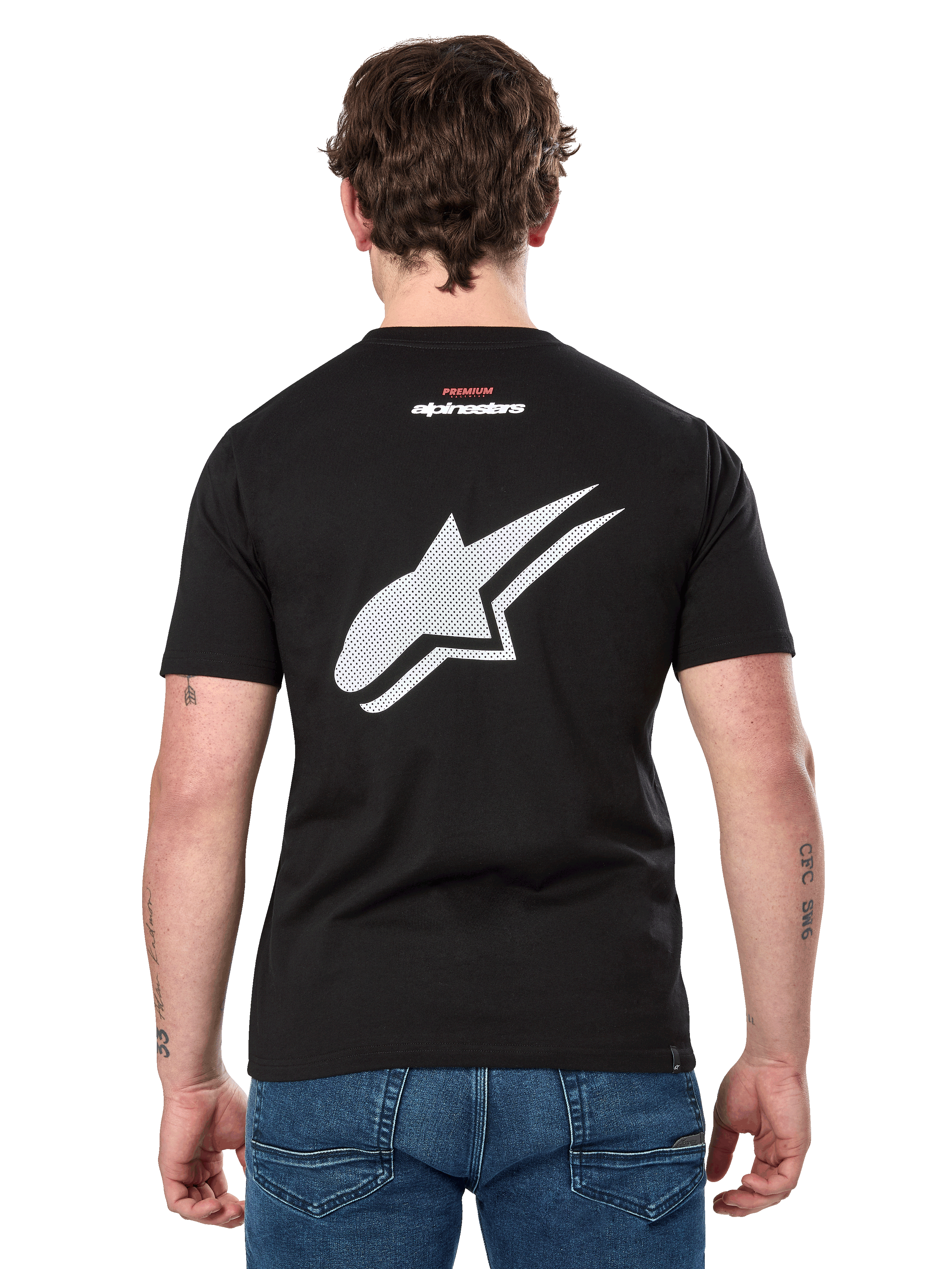 Alpinestars Formulate CSF Tee, t-shirt de manga curta, preta, vista traseira com grande logótipo Astars branco e perfurado e pequena marca Alpinestars, roupa desportiva casual inspirada no desporto motorizado