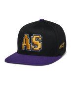 Alpinestars Franchise Hat, boné de pala plana, preto e roxo, logótipo AS bordado em 3D a dourado com contorno branco, pala e botão superior em roxo, design estruturado Flex Fit