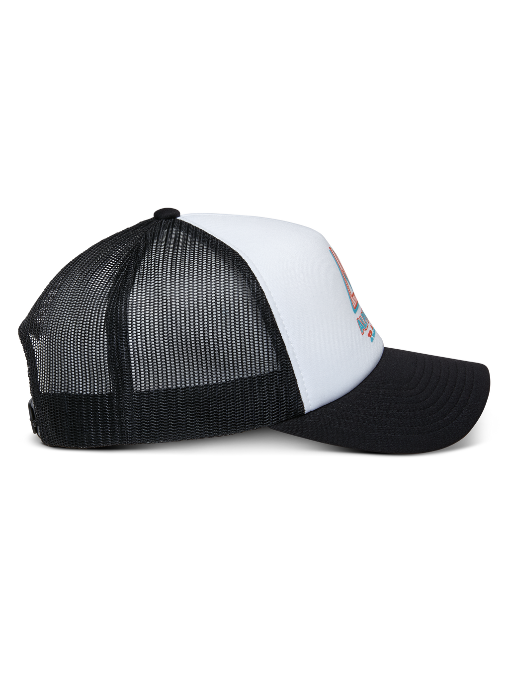 Boné Trucker Alpinestars Ayess, branco e preto, vista lateral apresentando uma pala preta curva, copa em espuma branca com logótipo impresso na frente e malha preta respirável na parte de trás, acessório casual de motorsport