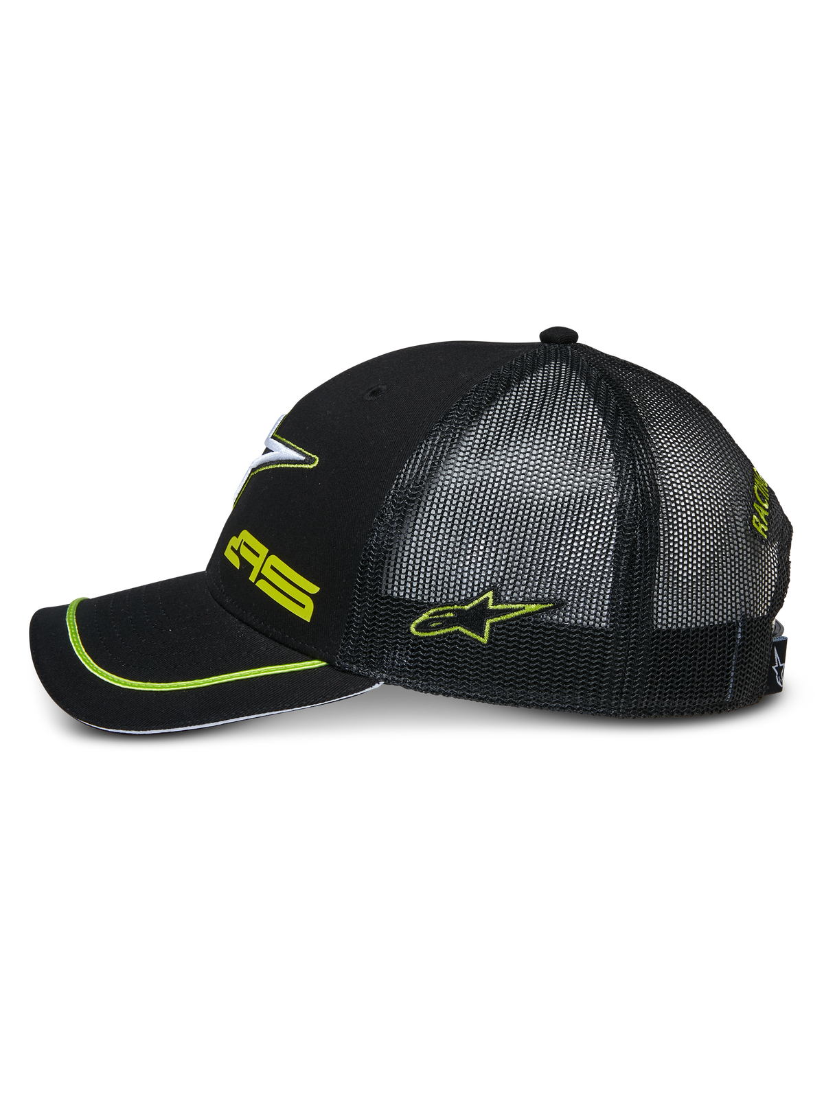 Boné Trucker Alpinestars Exceed, perfil lateral de um boné snapback preto, com parte traseira em rede preta, pala curva com debrum verde néon, logótipos bordados a verde néon, acessório de cabeça casual de desportos motorizados