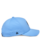 Boné Alpinestars Apex, azul, boné de basebol técnico, perfil lateral com pala curva e copa estruturada, orifícios de ventilação cortados a laser com um pequeno logótipo triangular preto, tecido moderno que absorve a humidade