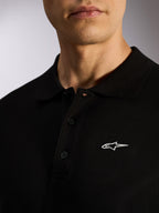 Alpinestars Polo Endeavor Classic, polo de manga curta em piqué preto, carcela de três botões, gola canelada, logótipo Astars branco impresso em HD, streetwear casual inspirado no desporto motorizado