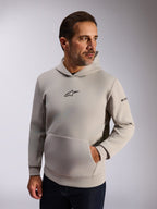 Alpinestars Insight Hoodie, streetwear casual lifestyle, lã cinzento cimento, logótipo Astars preto na frente, bolso canguru, logótipo na manga, capuz forrado com rede, vestuário moderno inspirado no desporto motorizado