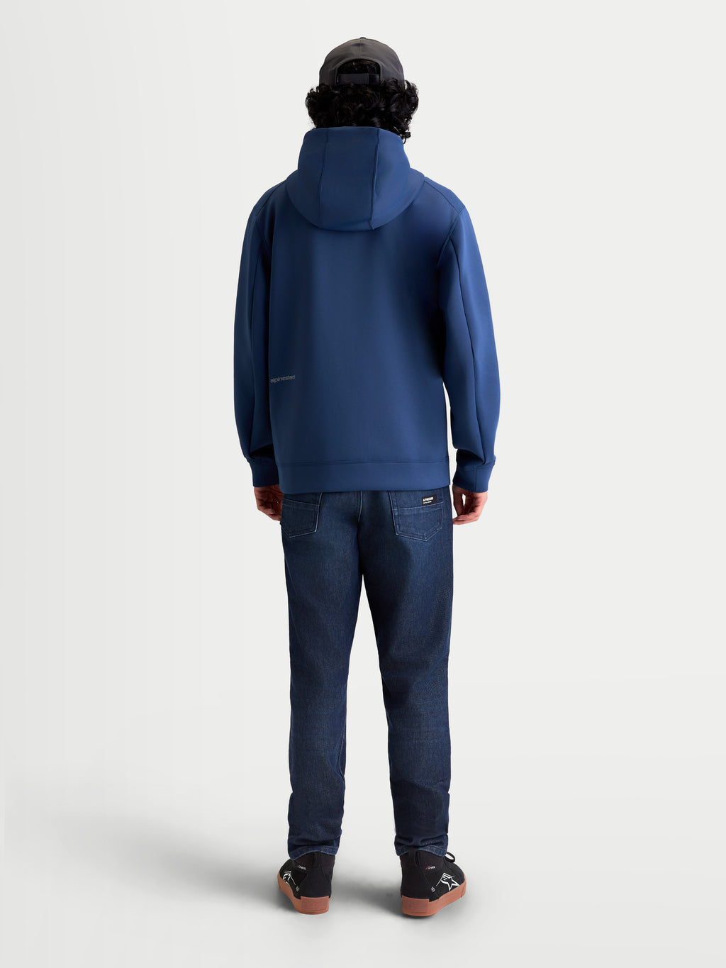 Alpinestars camisola com capuz Cypher, hoodie sportswear para homem, azul aço, vista traseira com capuz de gola alta e logótipo discreto, fleece de dupla face.