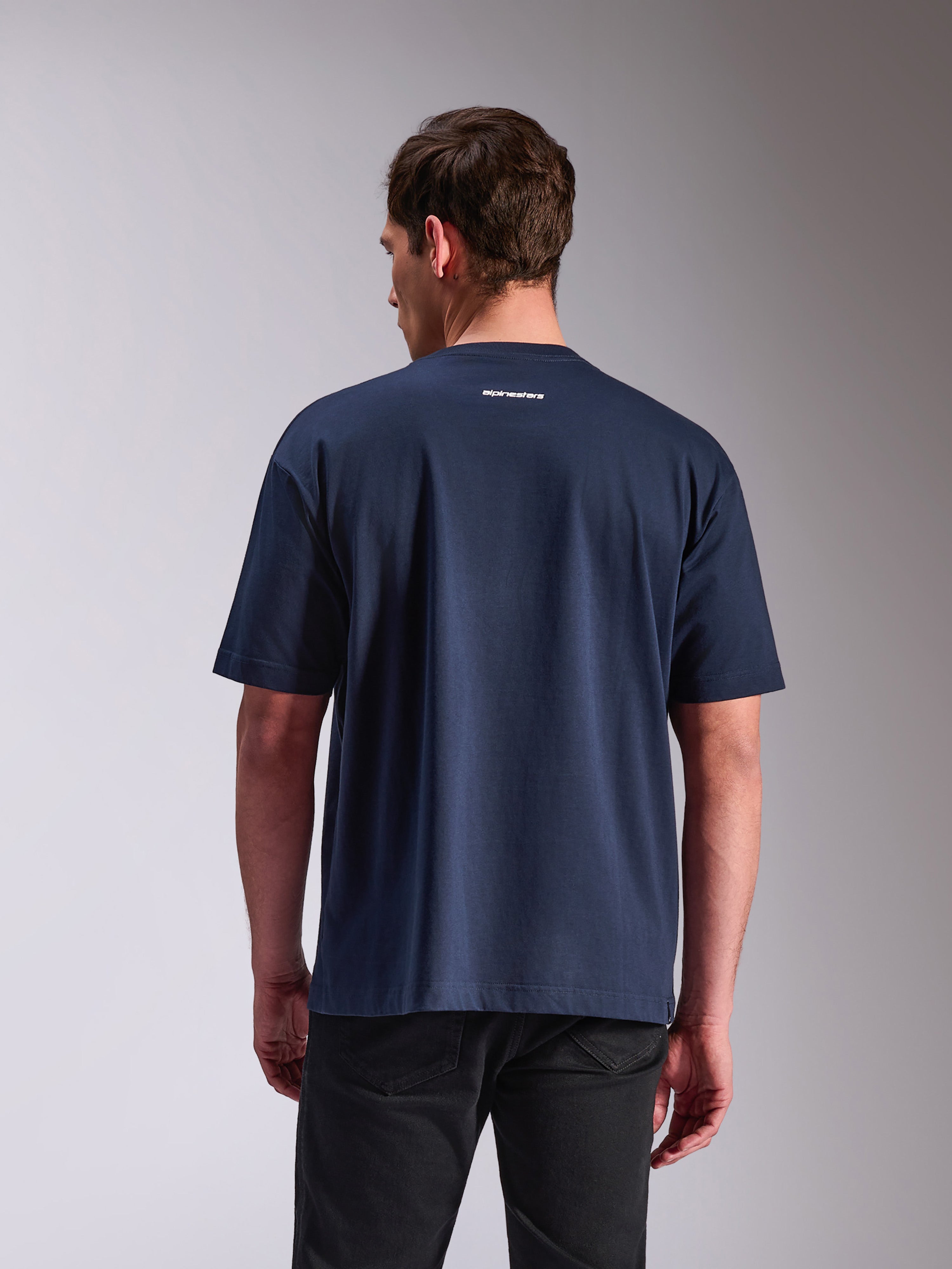 Alpinestars Focused Oversized CSF Tee, T-shirt de manga curta, azul-marinho, vista traseira com pequeno logótipo Alpinestars em branco, corte relaxado, streetwear casual inspirado no desporto motorizado