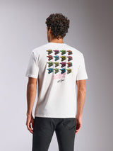Alpinestars Pop Helmet CSF Tee, t-shirt de manga curta branca, com grafismo colorido de uma grelha de capacetes M10 nas costas e o texto Alpinestars Protects, sportswear casual