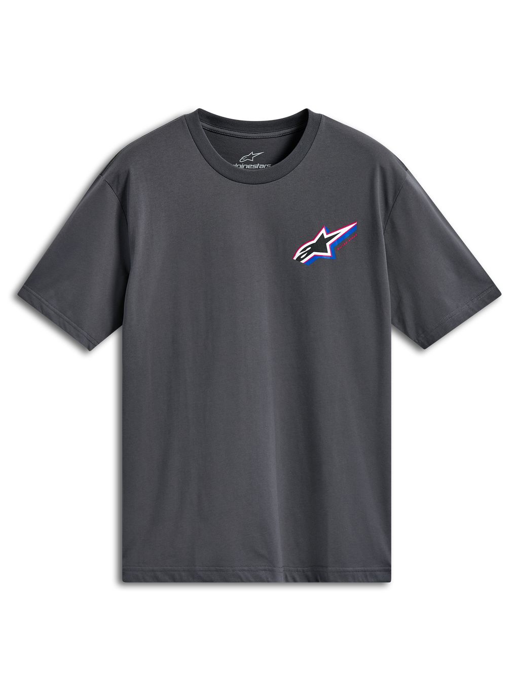 Alpinestars Angler CSF Tee, t-shirt de manga curta, cinzento antracite, logótipo Astars multicolorido no lado esquerdo do peito com detalhes em vermelho e azul, streetwear casual motorsport