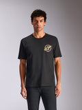 T-shirt Alpinestars Aorbit CSF, t-shirt de manga curta, preta, gráfico circular no peito com o logótipo Astars e o texto 'Always Fast Made to Last', streetwear casual inspirado no desporto motorizado