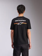 Alpinestars Lanes CSF Tee, t-shirt de manga curta, preta, vista traseira com logótipo Alpinestars em branco e estrela Astars com riscas vermelhas e amarelas, streetwear casual de desportos motorizados