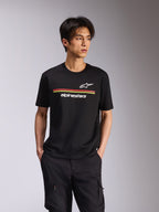 Alpinestars Lanes CSF Tee, T-shirt de manga curta, preta, logótipos Astars e Alpinestars brancos com riscas horizontais vermelhas e amarelas, streetwear casual de desportos motorizados