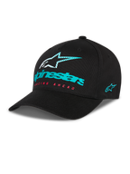 Boné Alpinestars Instinct, boné de basebol preto com pala curva, logótipo Alpinestars em verde-azulado e estrela listrada na frente, texto 'Racing Ahead' em vermelho, bordado lateral em verde-azulado, acessório casual de motorsport