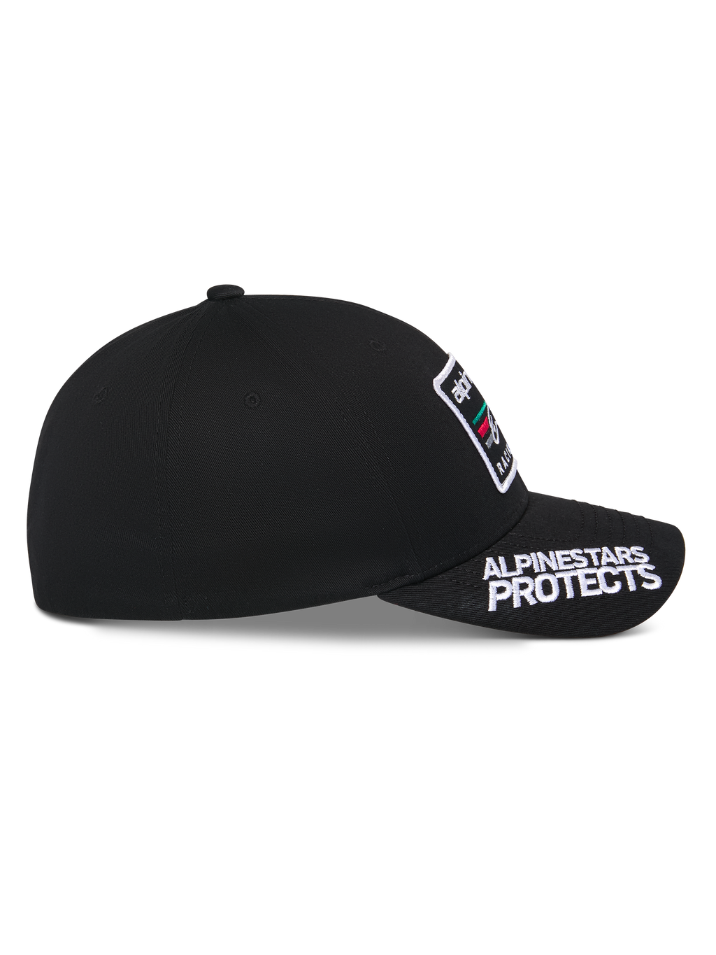 Boné Alpinestars Surpass, preto, vista de perfil lateral, pala curvada com bordado branco 'ALPINESTARS PROTECTS', copa estruturada com remendo frontal do logótipo, acessório casual inspirado no desporto motorizado