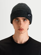 Gorro Unload Rib Cuff da Alpinestars, gorro de malha sportswear em cinzento melgaço, num modelo, com design canelado e logótipo de remendo tecido SAstars