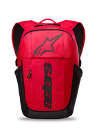Mochila Alpinestars GFX Boss, mochila diária vermelha e preta, capacidade de 20L, com logótipo Astars em relevo de silicone preto e marca vertical, bolsos laterais em rede, alças almofadadas em rede respirável, construção em poliéster 600D resistente
