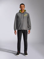 Alpinestars Speeder Chromium Windbreak Jacket, casaco cinzento antracite com capuz e forro amarelo néon, logótipo no peito, fecho frontal integral, punhos elásticos, streetwear casual inspirado no desporto motorizado