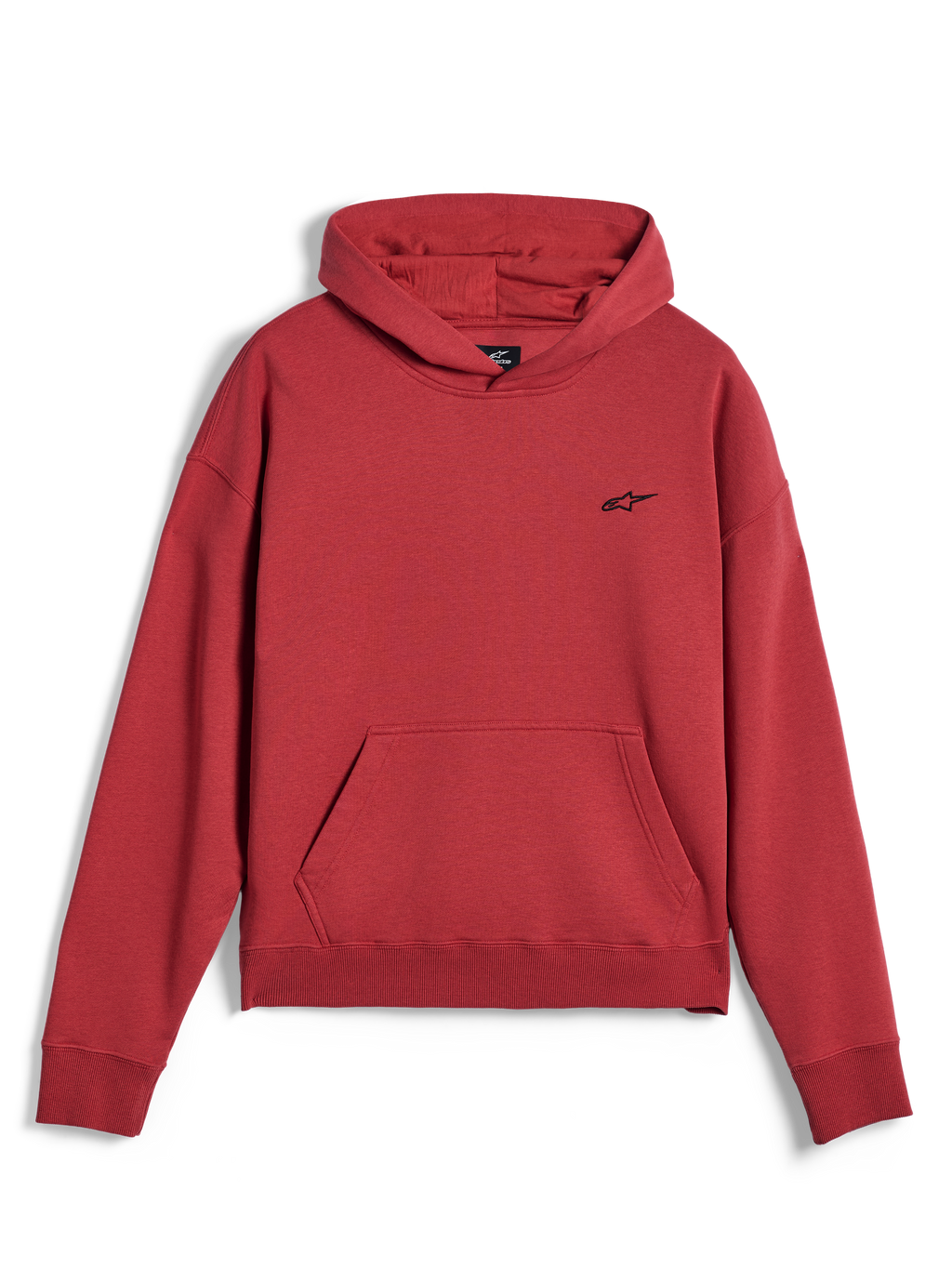 Hoodie Alpinestars Essentials Ageless, sportswear casual, vermelho tijolo, com um pequeno logótipo de estrela Alpinestars a preto no peito, bolso canguru, bainha e punhos canelados, design de streetwear minimalista.
