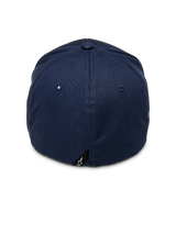 Alpinestars Entitled Hat, boné de basebol flex-back, azul marinho, vista traseira com uma pequena etiqueta preta com logótipo, coroa estruturada em tecido de sarja elástica, acessório de cabeça casual inspirado no desporto motorizado