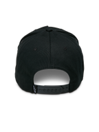 Boné Alpinestars Ageless Snapback, preto, vista traseira com fecho snapback ajustável, pequena etiqueta tecida com logótipo de estrela, coroa estruturada em sarja de algodão, acessório casual inspirado no desporto motorizado