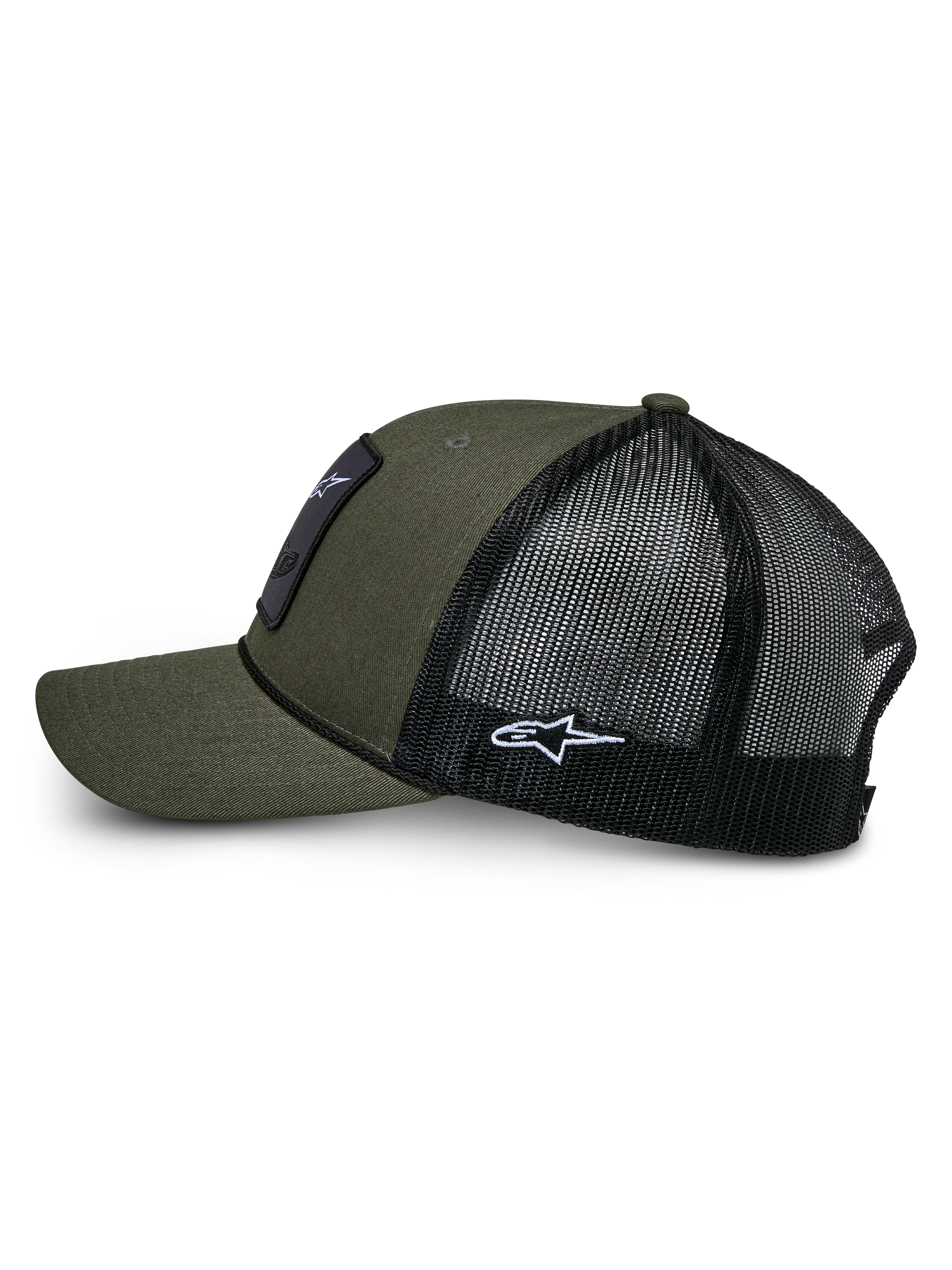 Boné Trucker Booted Alpinestars, perfil lateral, verde militar e preto, frente em sarja e parte traseira em rede, acabamento em corda entrançada e logótipo lateral bordado a branco, acessório casual de desportos motorizados